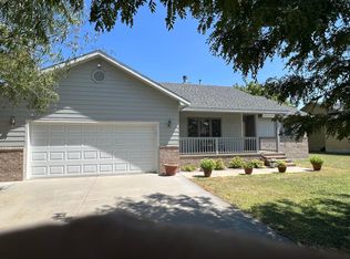 3204 Cervantes Rd, Dodge City, KS 67801