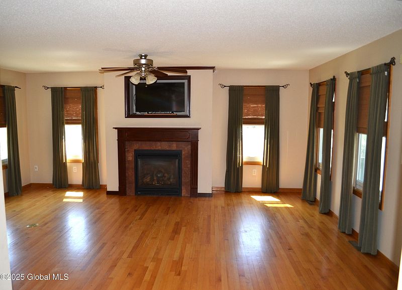 3rd image of 32 Pheasant Way