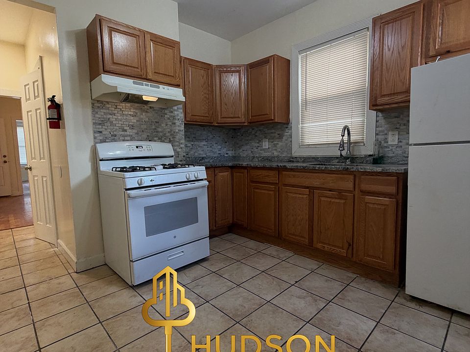 1st image of 137 Bostwick Ave APT 1