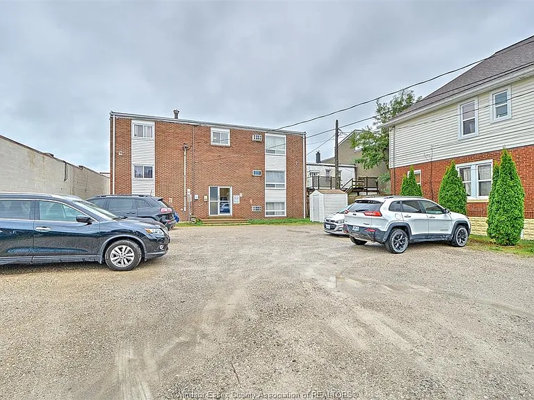 821 Pillette Rd #7 — Photo 5