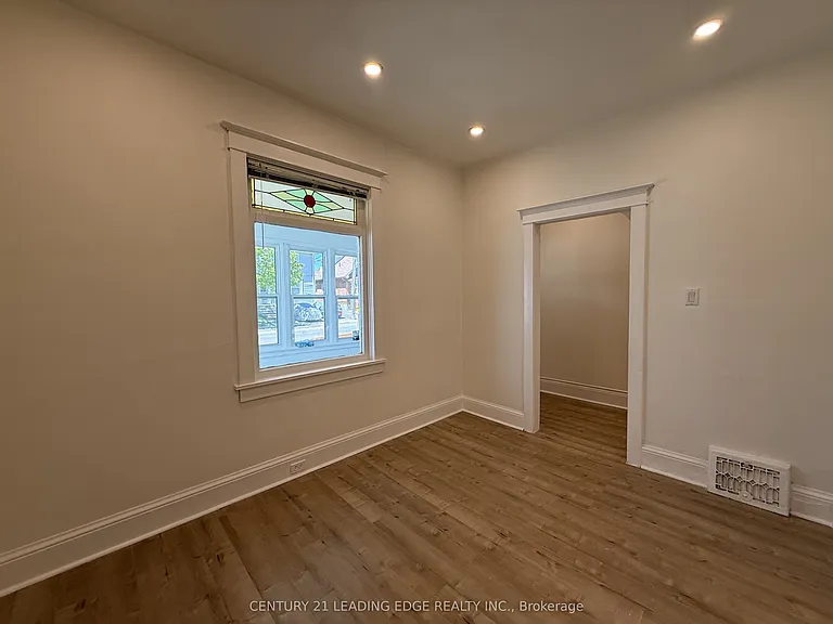 485 Albert St — Photo 13