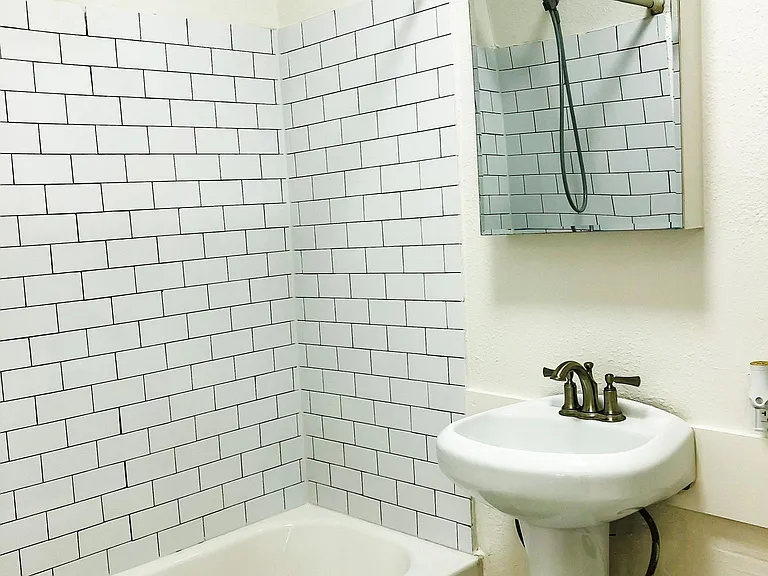 512 E Dewey Pl #5 — Photo 9