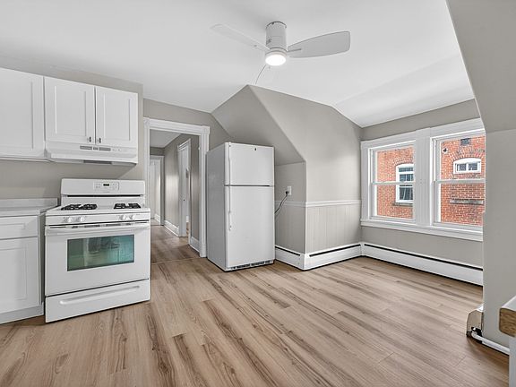 4th image of 129-131 Francis Ave