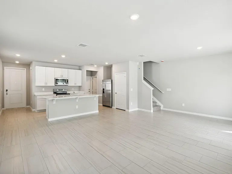423 Salisbury Cir — Photo 4