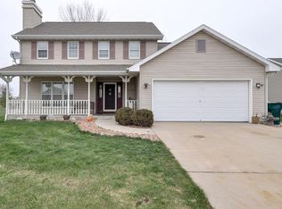 808 Sunnyside Dr, Elkhorn, WI 53121