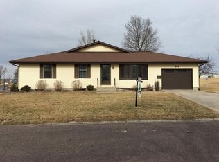 852 Sailor Dr, Slater, MO 65349