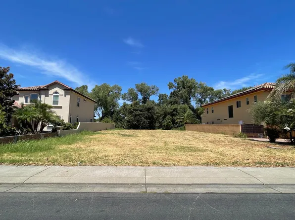 940 River Crest Dr, West Sacramento, CA 95605