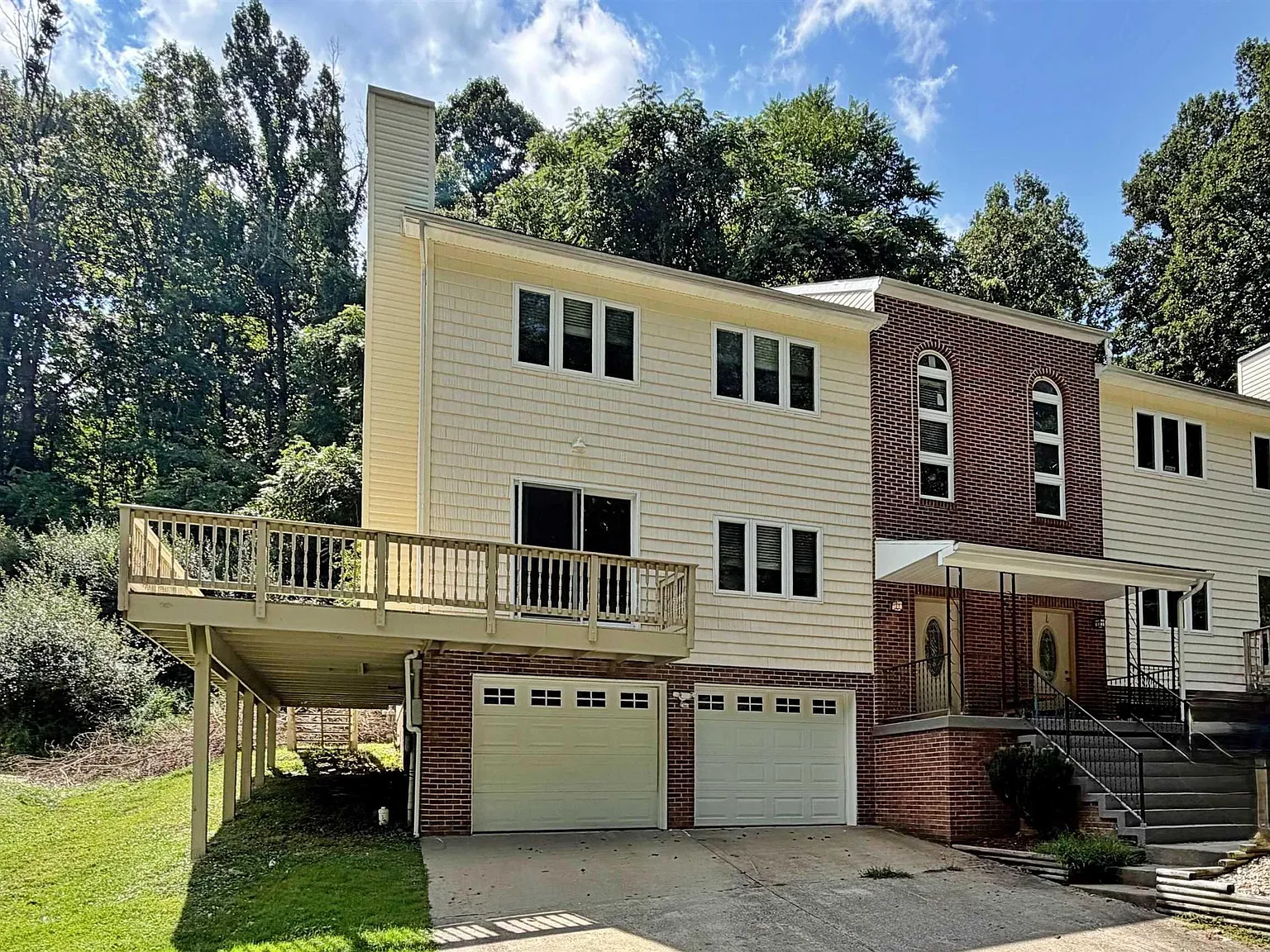 4 bed, 3.5 bath, $2,050 — Photo 1