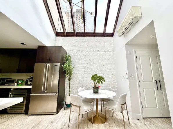 141 E 17th St #2/3, New York, NY 10003