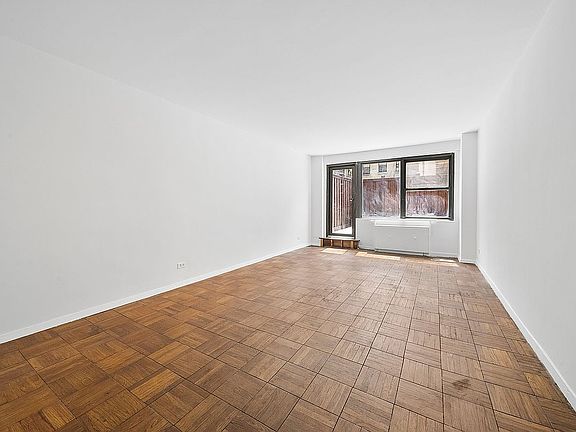3rd image of 200 E 27th St APT 1G