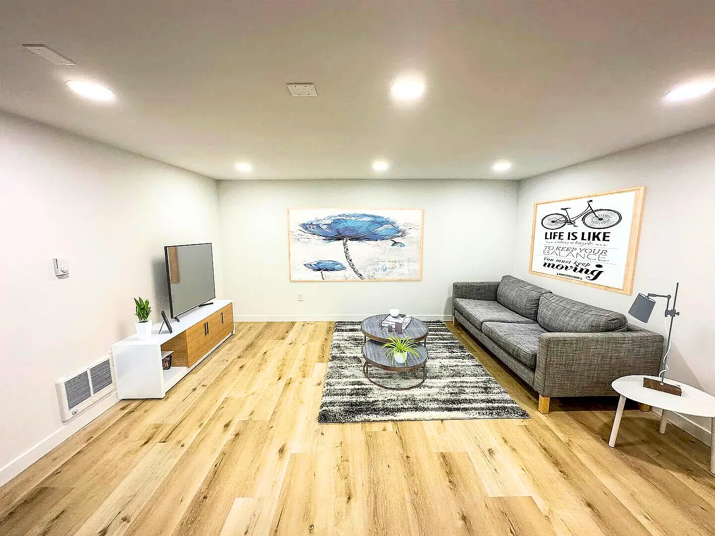 2 bed, 880 sqft, $2,800 — Photo 1