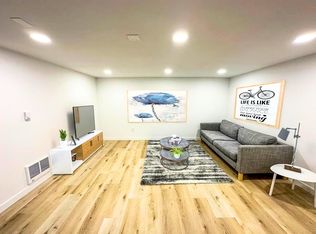 7550 Jones Ave NW #B, Seattle, WA 98117