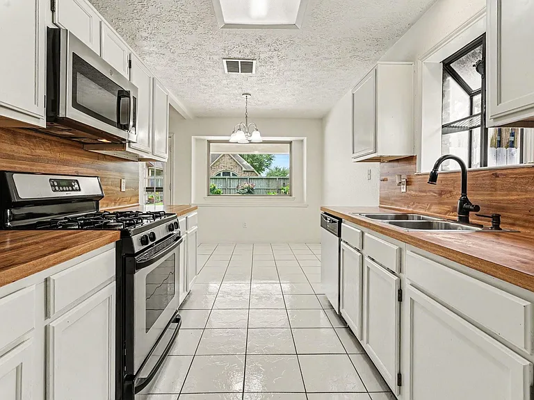 2909 Forest Hills Dr — Photo 12