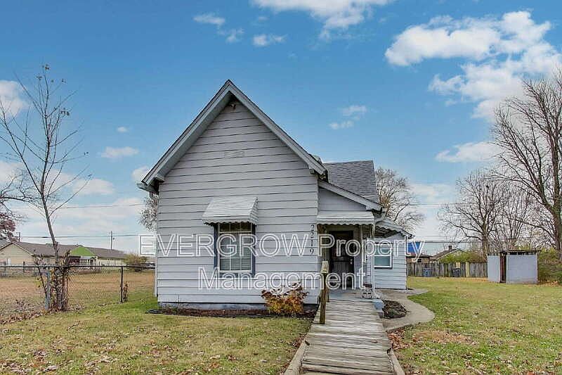 1st image of 2219 Hovey St