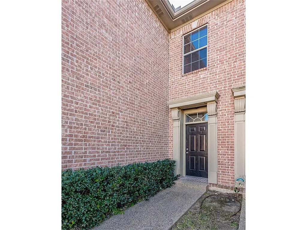 Building Photo - 1425 W Villa Maria Rd #602