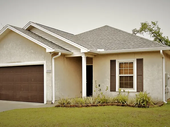 1221 E 26th St, Lynn Haven, FL 32444
