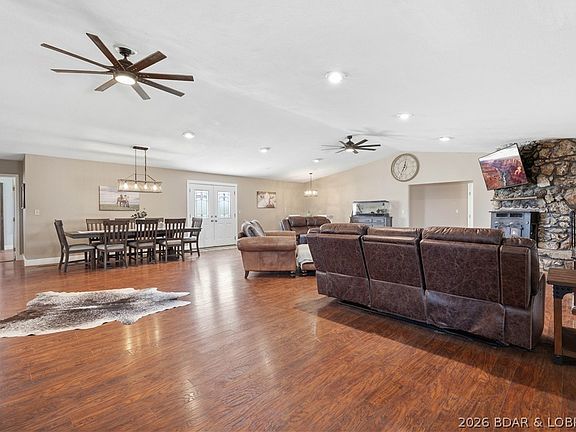 5th image of 282 Reeds Rd