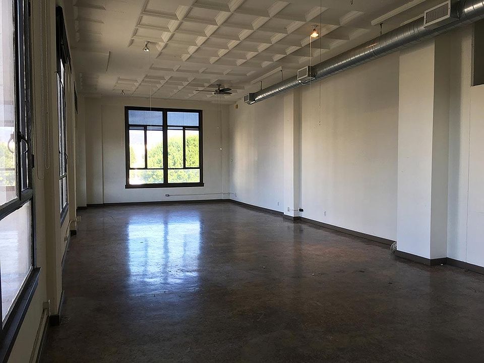 Building Photo 4