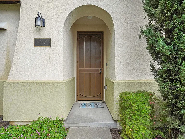 E Washington Ave — Photo 19