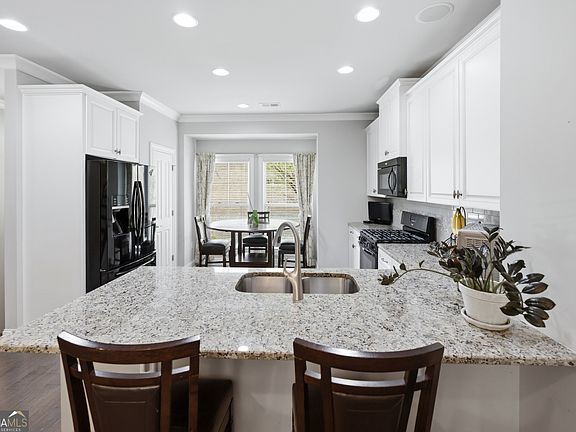 5th image of 7970 Willoughby Ct