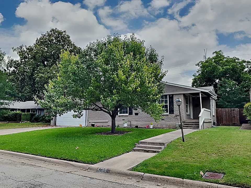 4705 Selkirk Dr