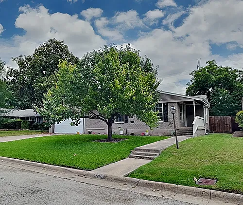 4705 Selkirk Dr Photo 1