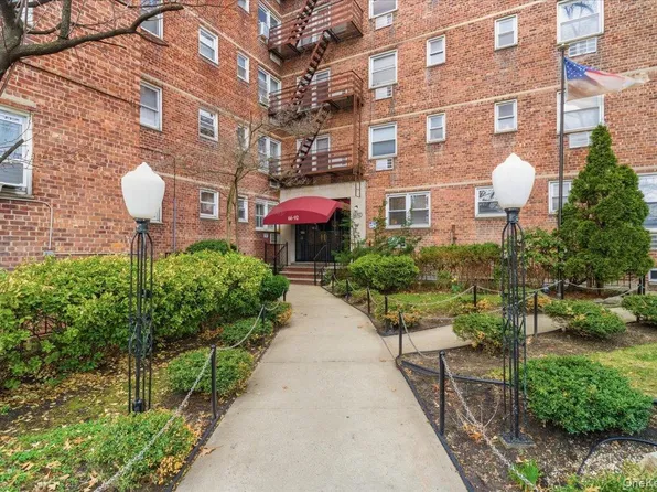 6692 Selfridge Street #4F, Forest Hills, NY 11375