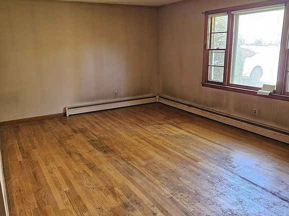 4th image of 37 Academy St