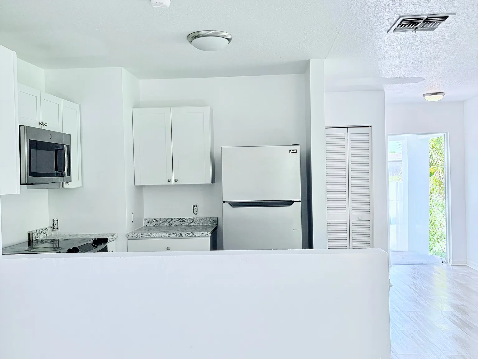 1 bed, 1.0 bath, $900 — Photo 4