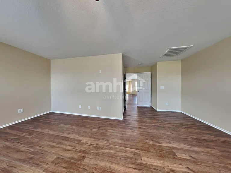 10246 Massachusetts Ln — Photo 15