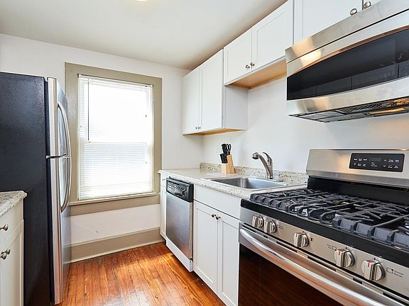 4th image of 834 11th St N #B