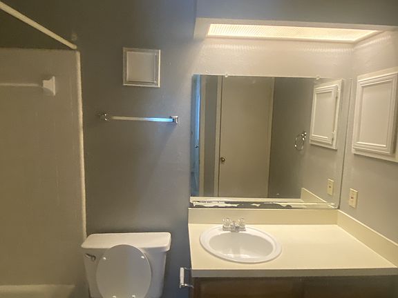 5th image of 1901 Holleman Dr W APT 206
