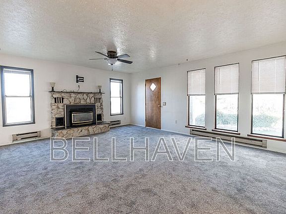 2nd image of 213 W 37th St