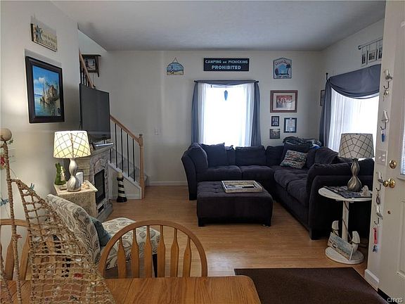 4th image of 1601 Main St