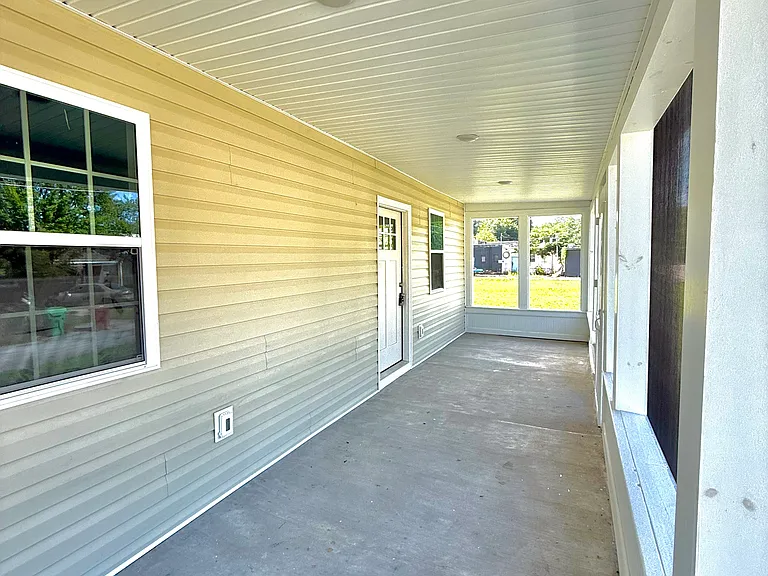 215 Mecklenburg St — Photo 3