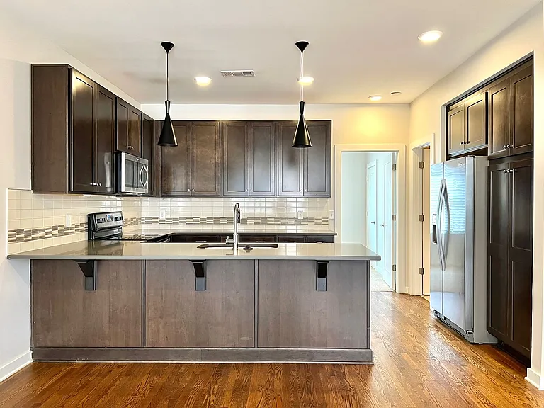 1035 Chester Ave #2 — Photo 5