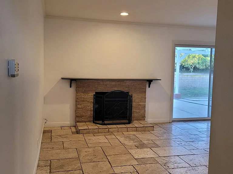 639 Calle Tulipan — Photo 4
