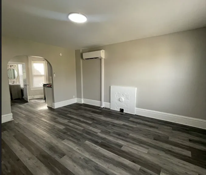 2468.5 Summit St #A — Photo 3