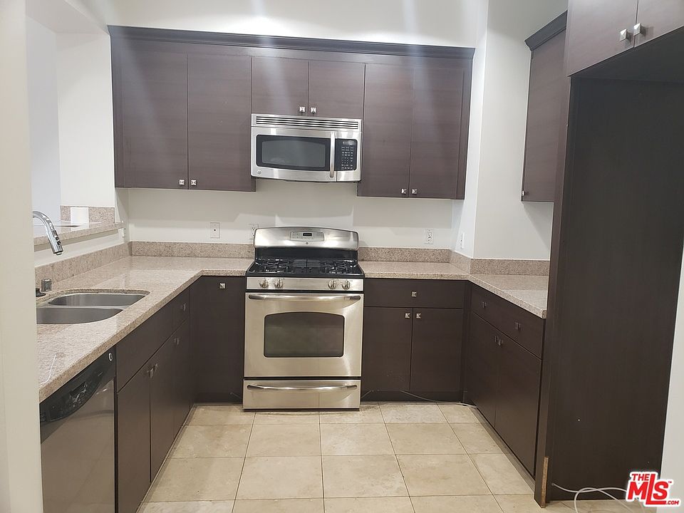 2nd image of 991 S Arapahoe St #303