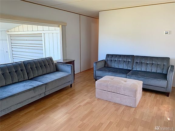 3rd image of 838 Magellan Ave NE