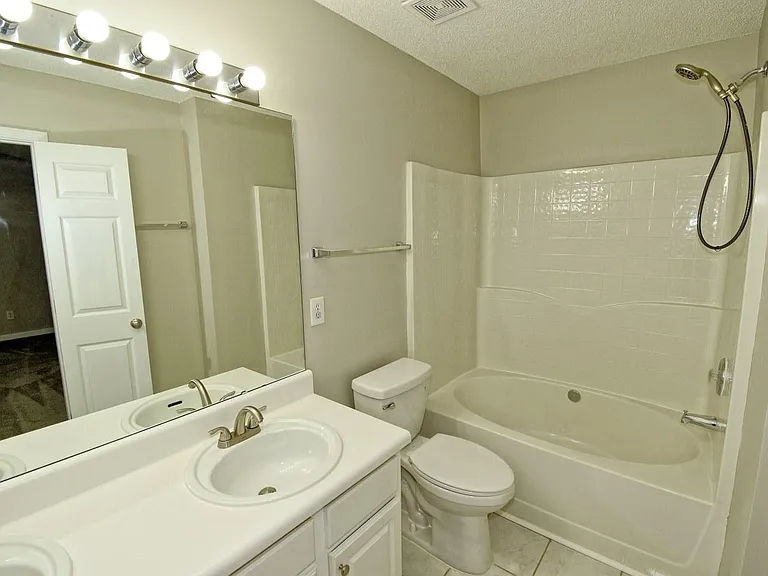 314 Canyon Lake Cir — Photo 24