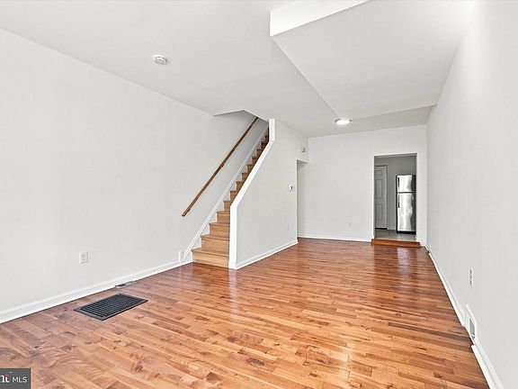 2nd image of 1526 S Lambert St