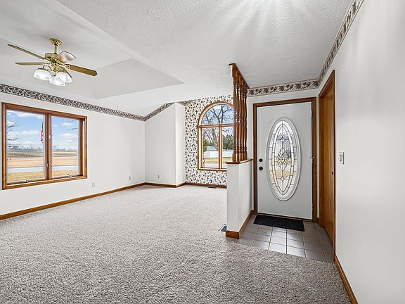 2nd image of 606 Pheasant Run