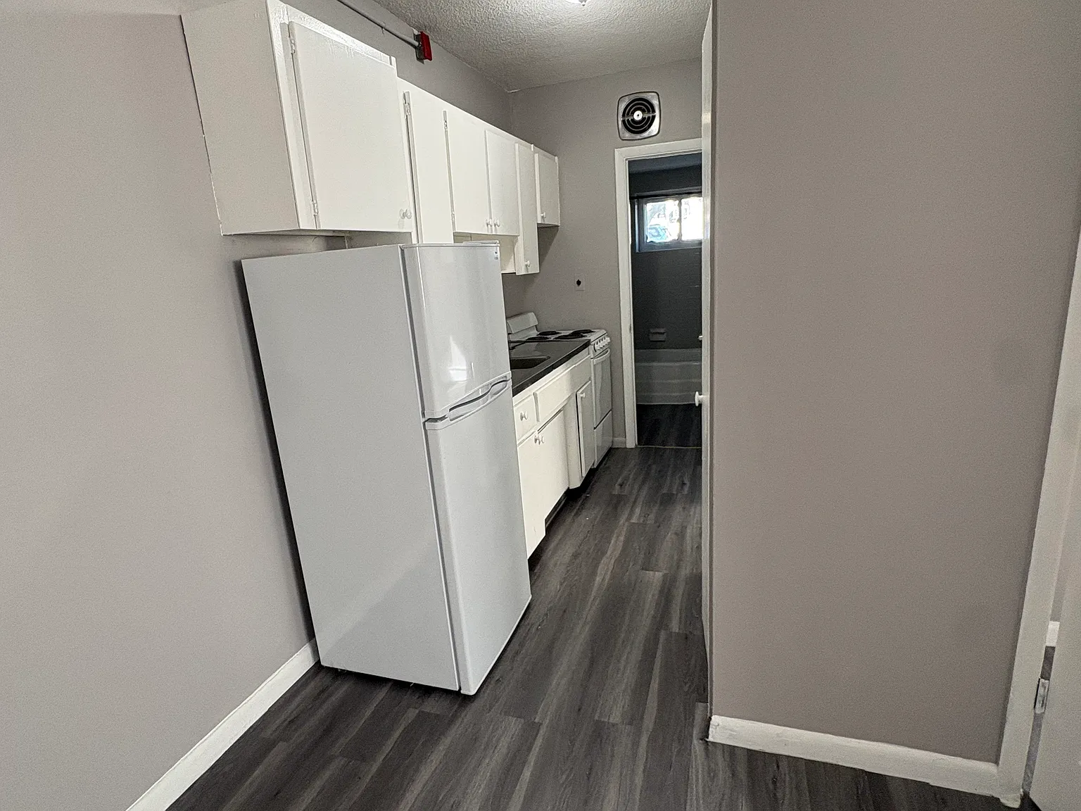 1 bed, 400 sqft, $1,400 — Photo 3