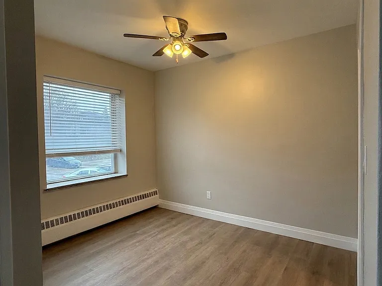 125 Raymond St — Photo 8