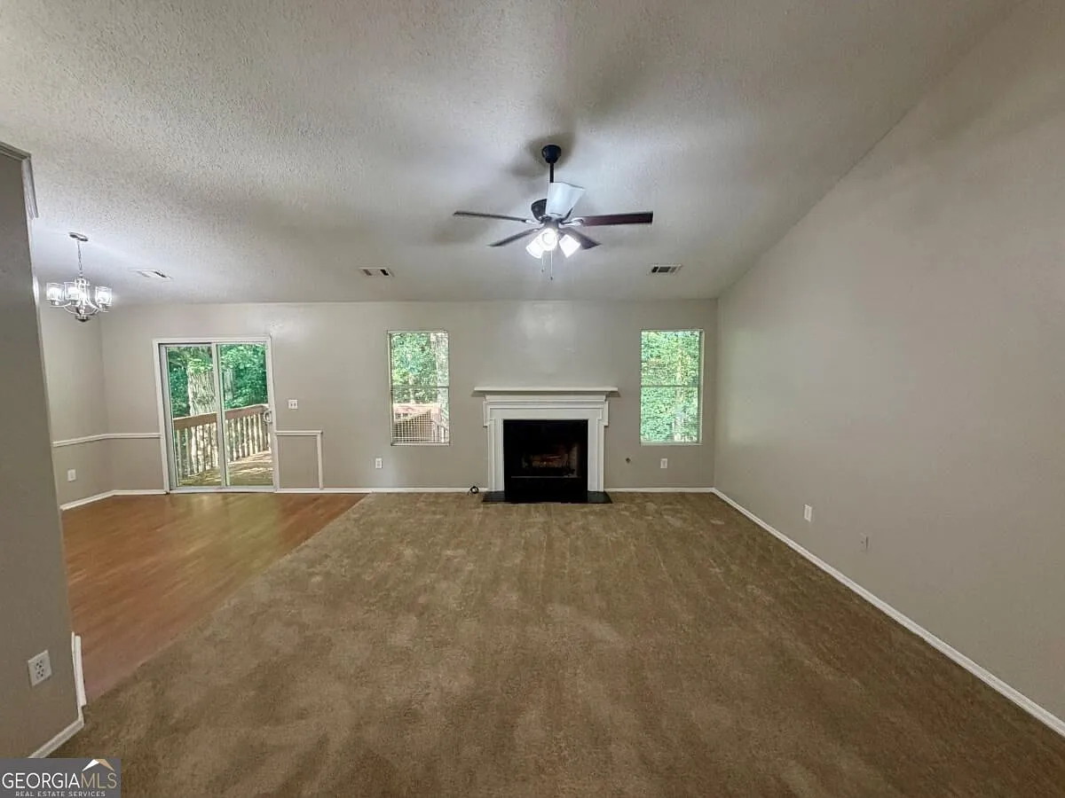 3 bed, 2.0 bath, 1329 sqft, $1,640 — Photo 1