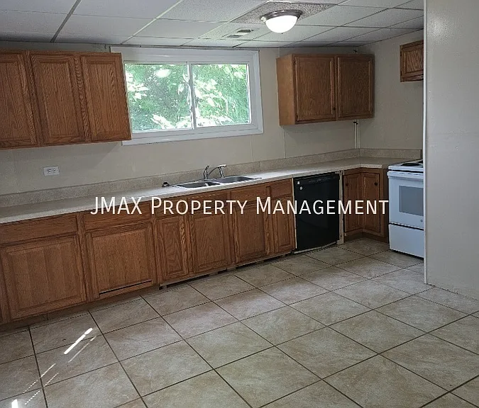 305 Meadow St — Photo 4