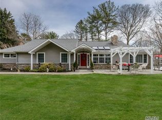 2 Upper Ln, Centerport, NY 11721