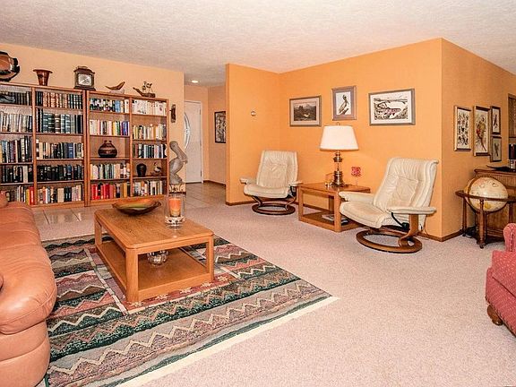 5th image of 275 La Fiesta Dr