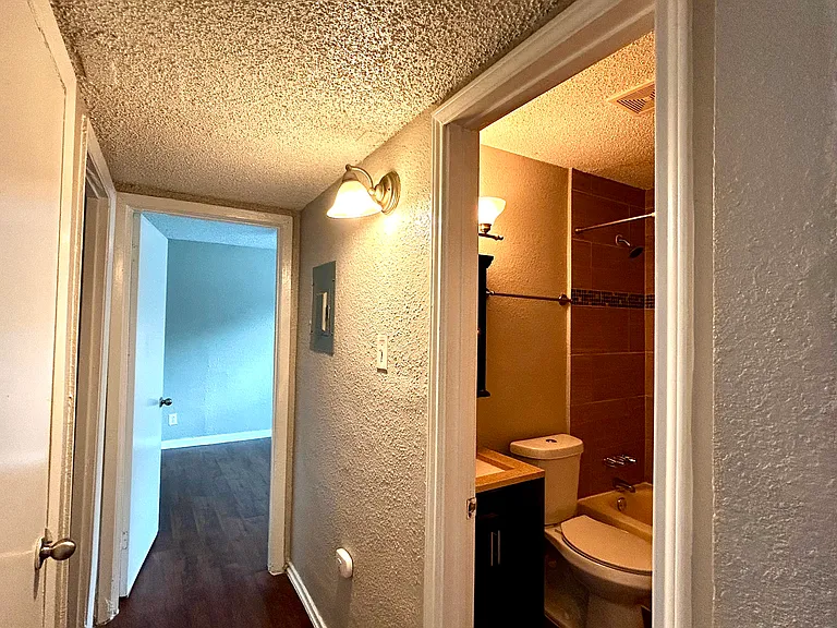 2401 Manor Rd #112 — Photo 11